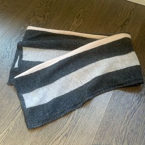 Banana Republic Scarf in dark gray, light gray and soft pink